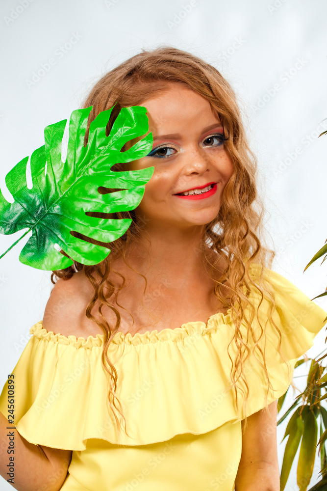 Naklejka premium Small girl on nature