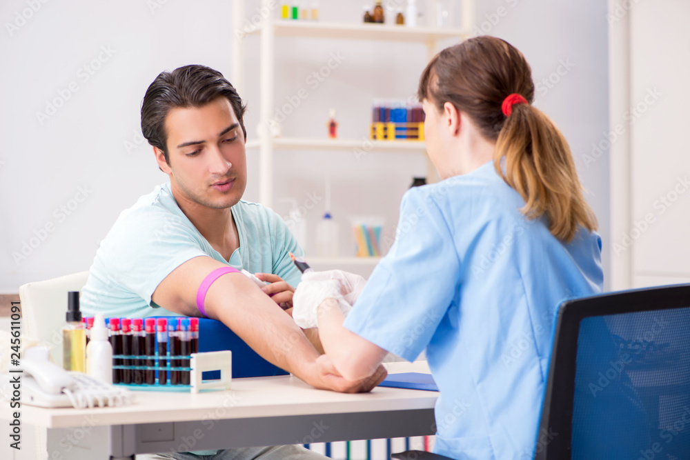 Obraz premium Young patient during blood test sampling procedure