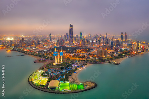 Obraz na płótnie Kuwait Tower City Skyline glowing at night, taken in Kuwait in December 2018 taken in hdr w salonie