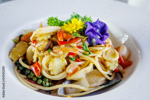 Stir-fried spicy spaghetti with seafoods