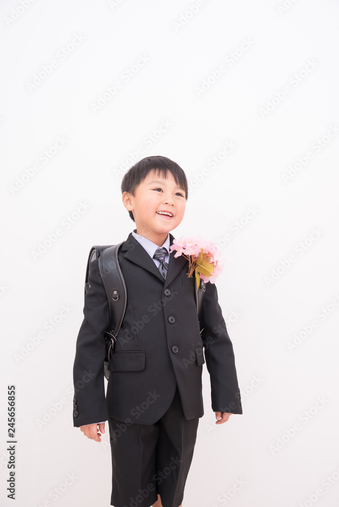 ランドセルを背負う男の子 ランドセルを背負う男の子