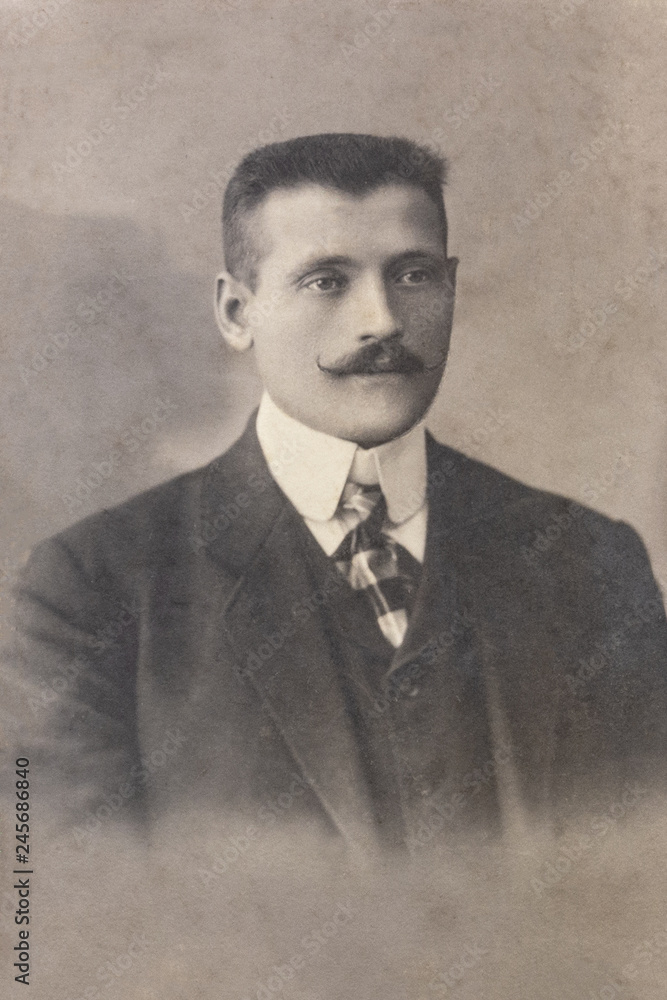Φωτογραφία RUSSIA - CIRCA 1905-1910: A portrait of young man, Vintage Carte de Viste Edward