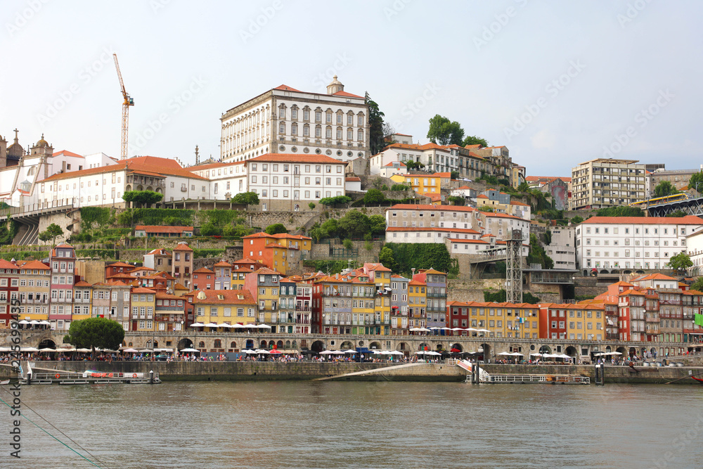 Fototapeta premium Porto cityscape with Douro river, Portugal