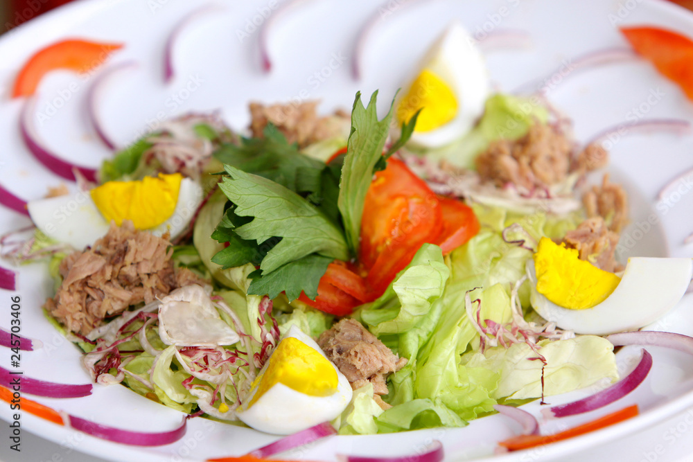 Mixed salad with egg and tuna Mixed salad with egg and tuna