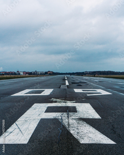 runway 09R in tempelhof airport berlin