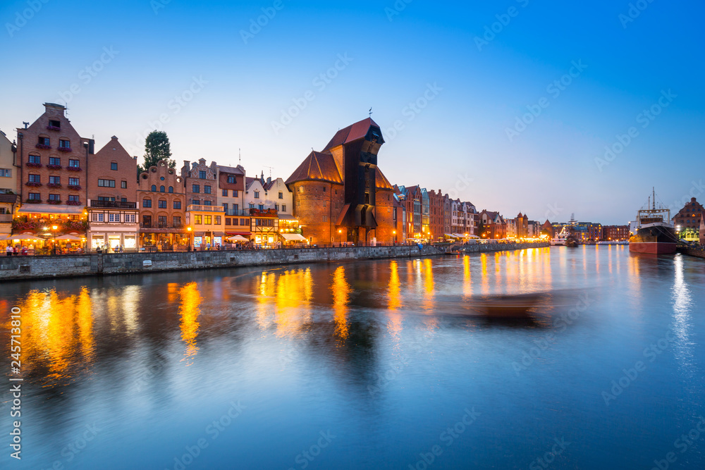 Obraz premium Old town of Gdansk reflected in Motlawa river at dusk, Poland