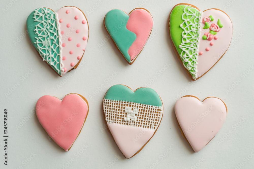 Fototapeta premium Gingerbread gingerbread in pink glaze. Gingerbread on a white background.