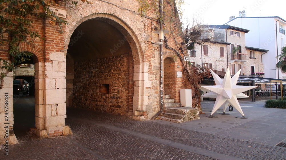 Antica porta di attraversamento del paese di Sirmione del Garda