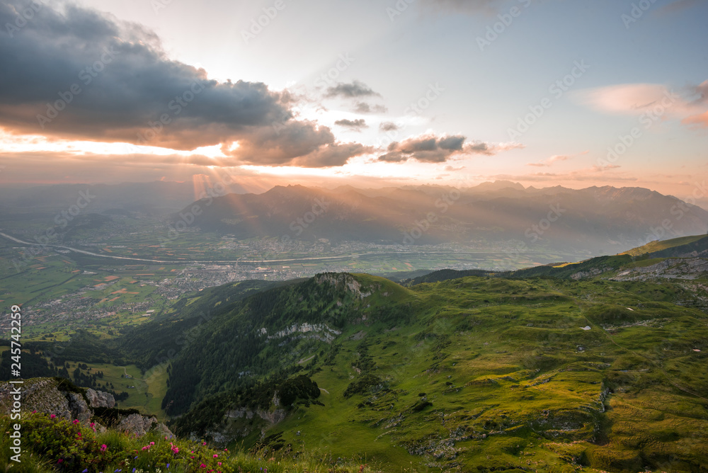 Sonnenaufgang im Grenzbebiet Liechtenstein Schweiz