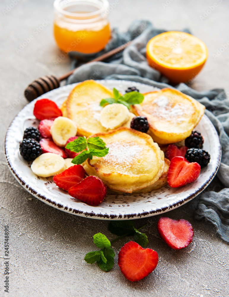 Delicious pancakes with berries Delicious pancakes with berries