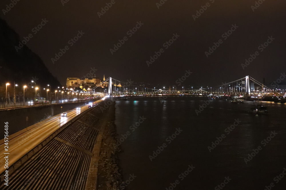 Budapest, Danubio vista notturna