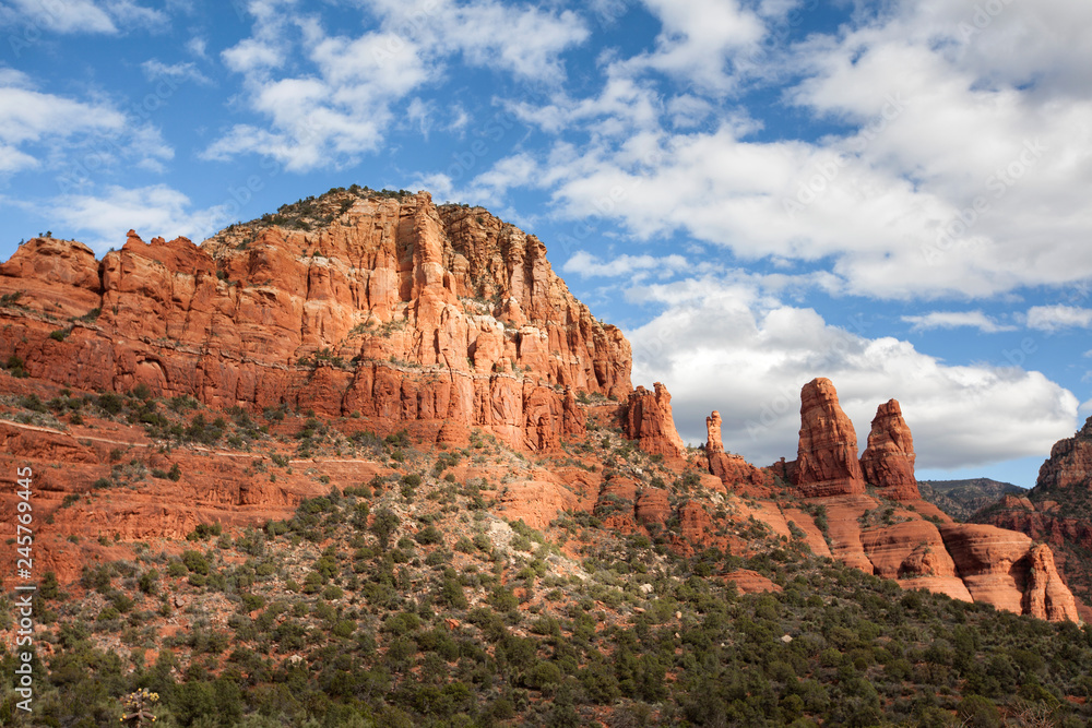 Obraz premium view of sedona arizona along the top church of holy cross