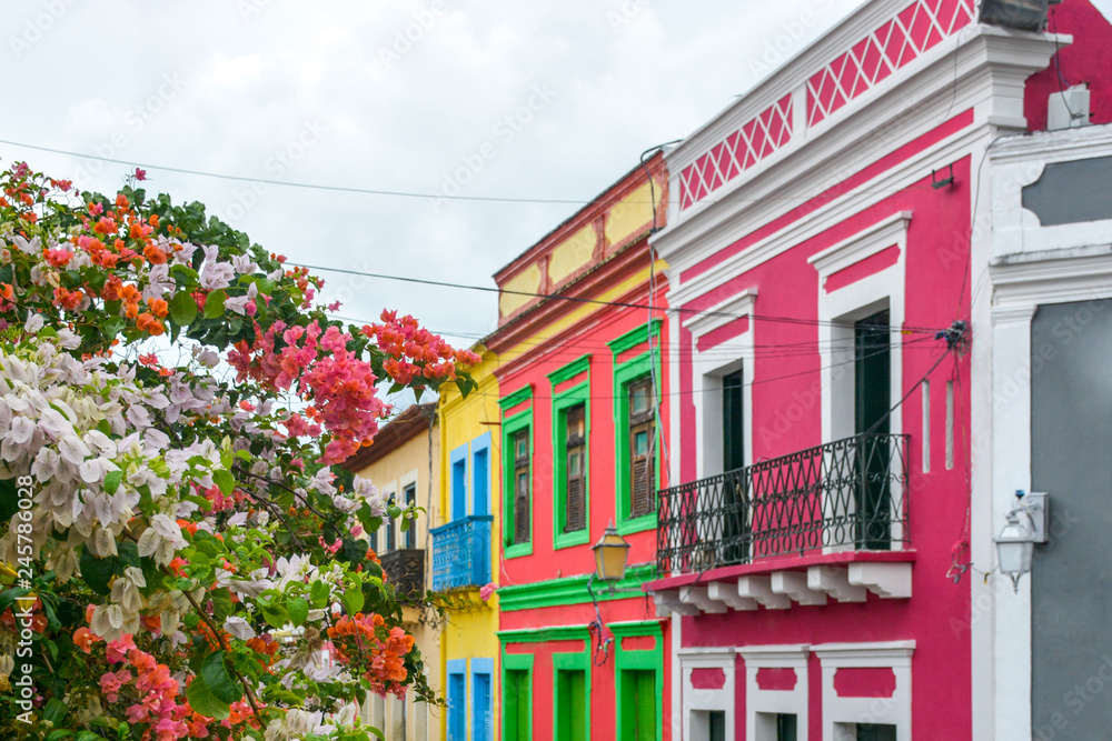 Obraz premium The historic architecture of Olinda in Pernambuco, Brazil with its colonial buildings and cobblestone streets at sunset.