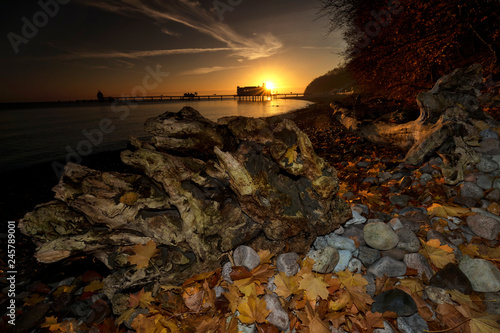 Sellin, Seebruecke, Insel Ruegen, Mecklenburg-Vorpommern, Deutschland, Sonnenaufgang im Herbst photo