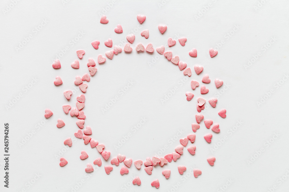 Obraz premium Valentine day background with pink hearts. Top view