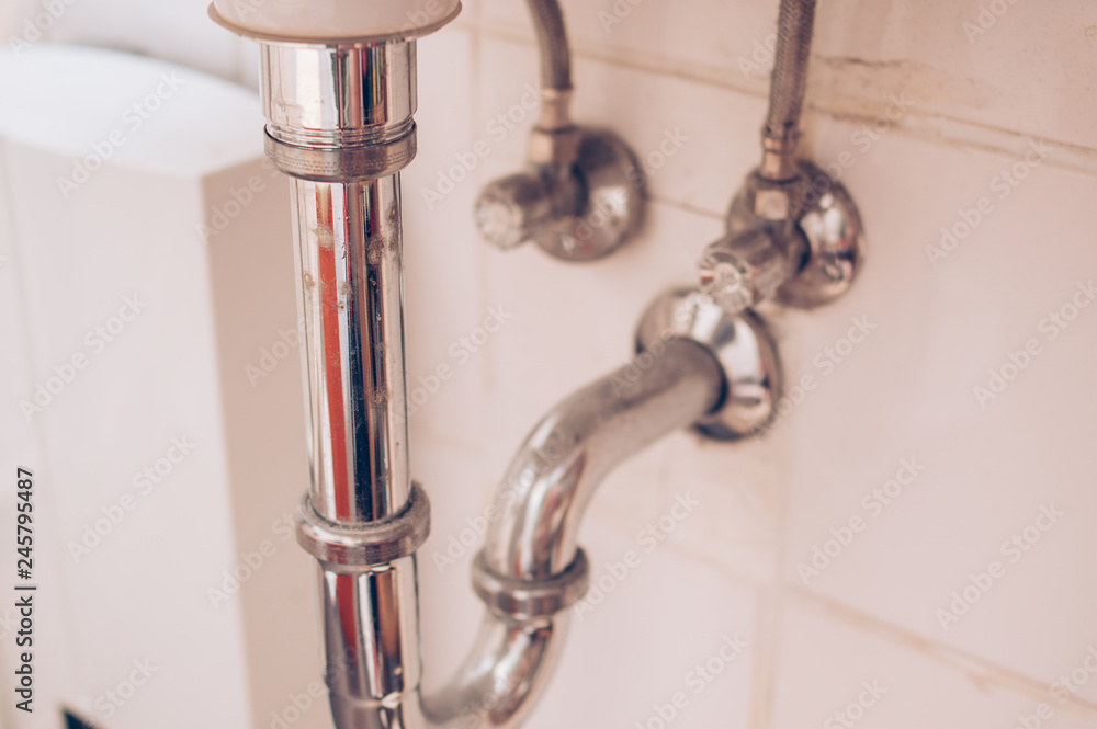 Washbasin whose fittings are corroded by corrosion Washbasin whose fittings are corroded by corrosion
