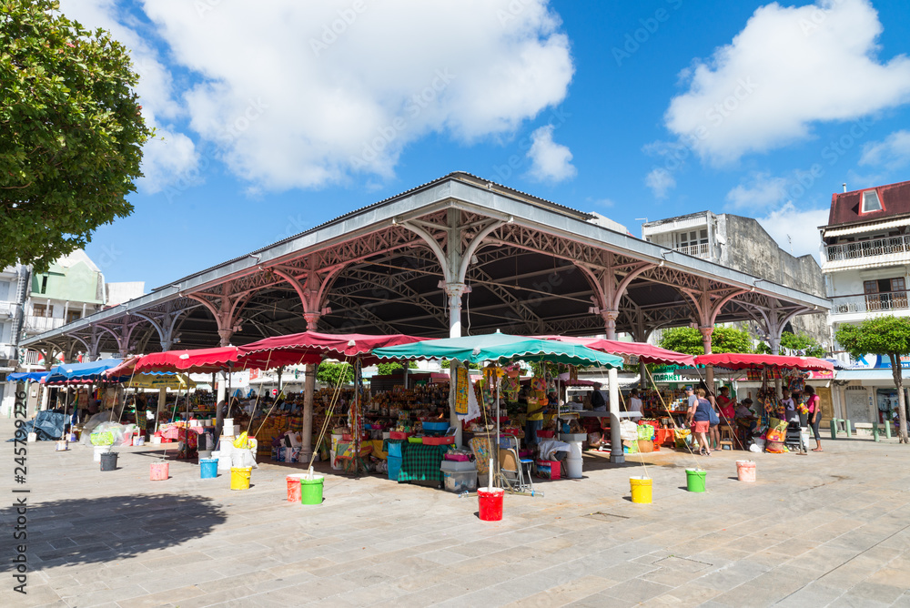 La halle du marché aux épices de Pointe à Pitre La halle du marché aux épices de Pointe à Pitre
