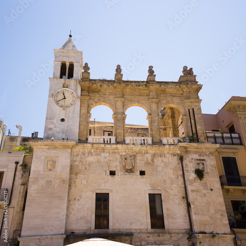 Konstfotografi Sedile Palace in Mercantile Square of Bari Old Town, Italy