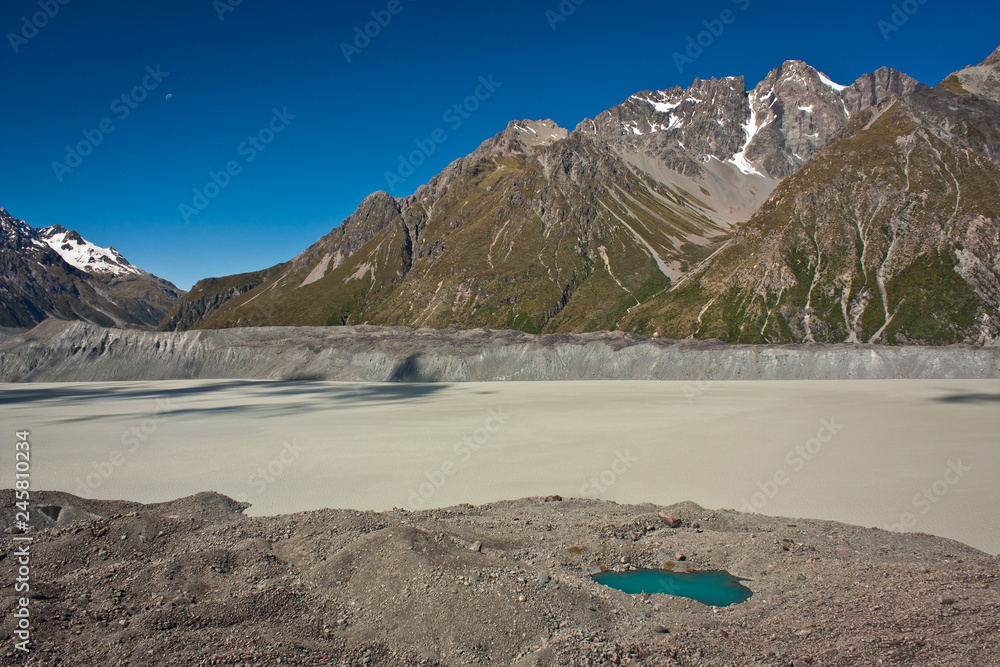 Φωτογραφία Tasman Lake in Mt. Cook national park in New Zealand