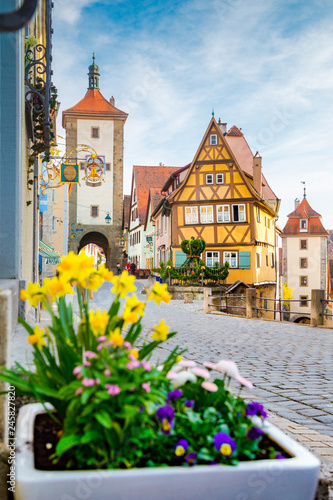 Obraz na płótnie Medieval town of Rothenburg ob der Tauber in summer, Bavaria, Germany w salonie