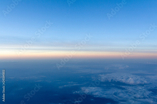 Wallpaper Mural The Horizon from a Plane Torontodigital.ca