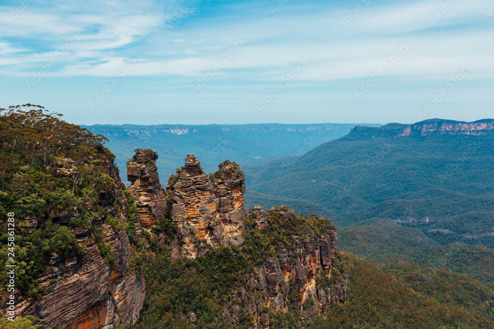Naklejka premium The Three Sisters from Echo Point w Blue Mountains National Park at Sunset.