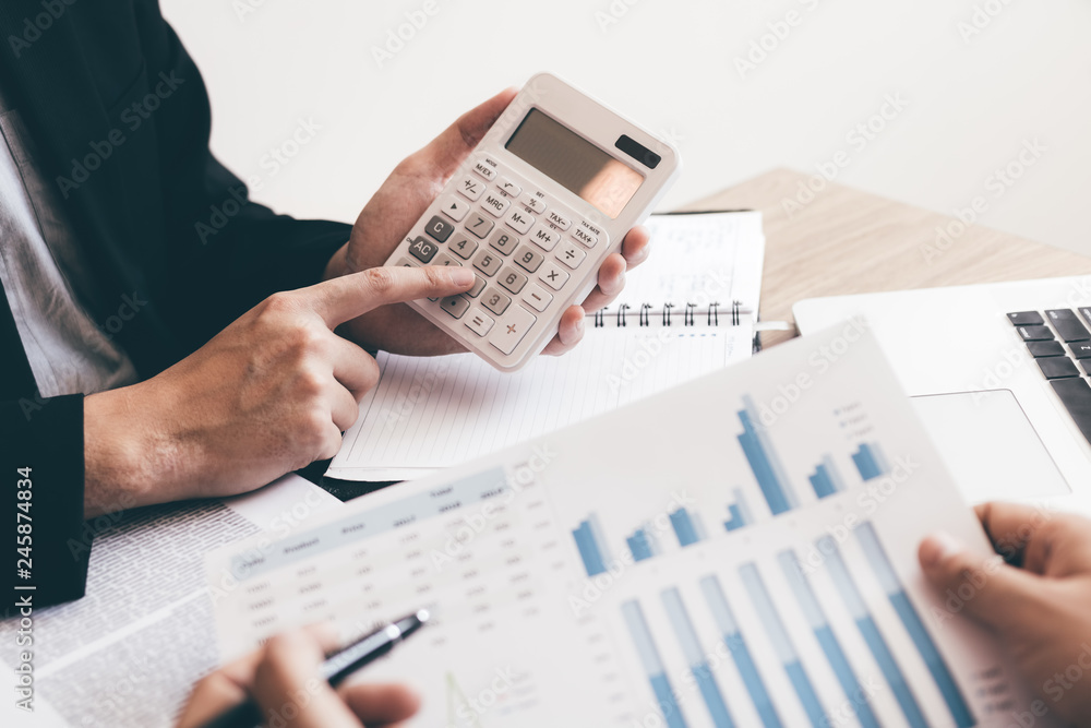 Colleagues are showing numbers in calculator that are calculated and speaking to employees that the results must meet the goals. Colleagues are showing numbers in calculator that are calculated and speaking to employees that the results must meet the goals.