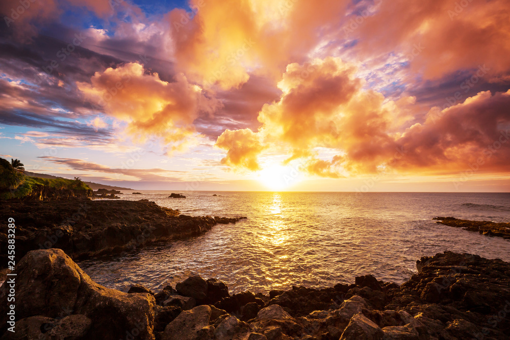 Obraz premium Hawaiian beach at sunrise
