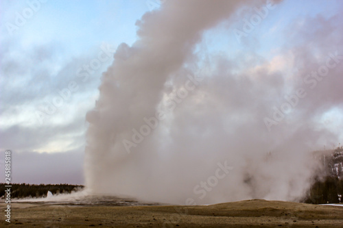 old faithful geyser erupting