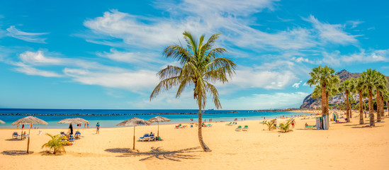 Sierkussen Canarische Eilanden Goudkleurig Teresitas strand Tenerife  © Mike Mareen