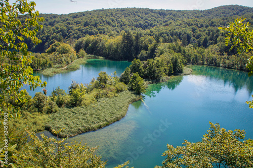 Fototapeta Naklejka Na Ścianę i Meble -  The main natural landmark of Croatia is the Plitvice Lakes with cascades of waterfalls. Emerald clear cold water on the background of rocks, plants and trees.