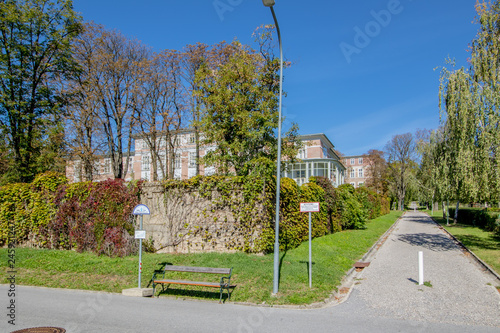 Das Krankenhaus Sozialmedizinisches Zentrum Baumgartner Höhe Otto-Wagner-Spital auf der Baumgartner Höhe in 14-ten Bezirk in Wien photo