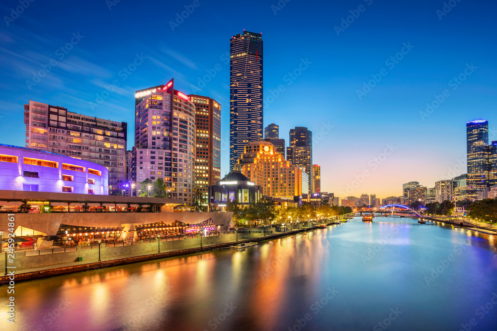 Obraz premium Melbourne. Pejzaż miejski z Melbourne, Australia podczas godziny zmierzchu niebieski.