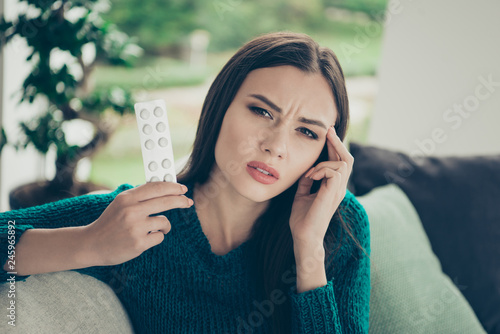 Φωτογραφία Closeup photo of unsatisfied exhausted pretty grimacing she her lady showing goo
