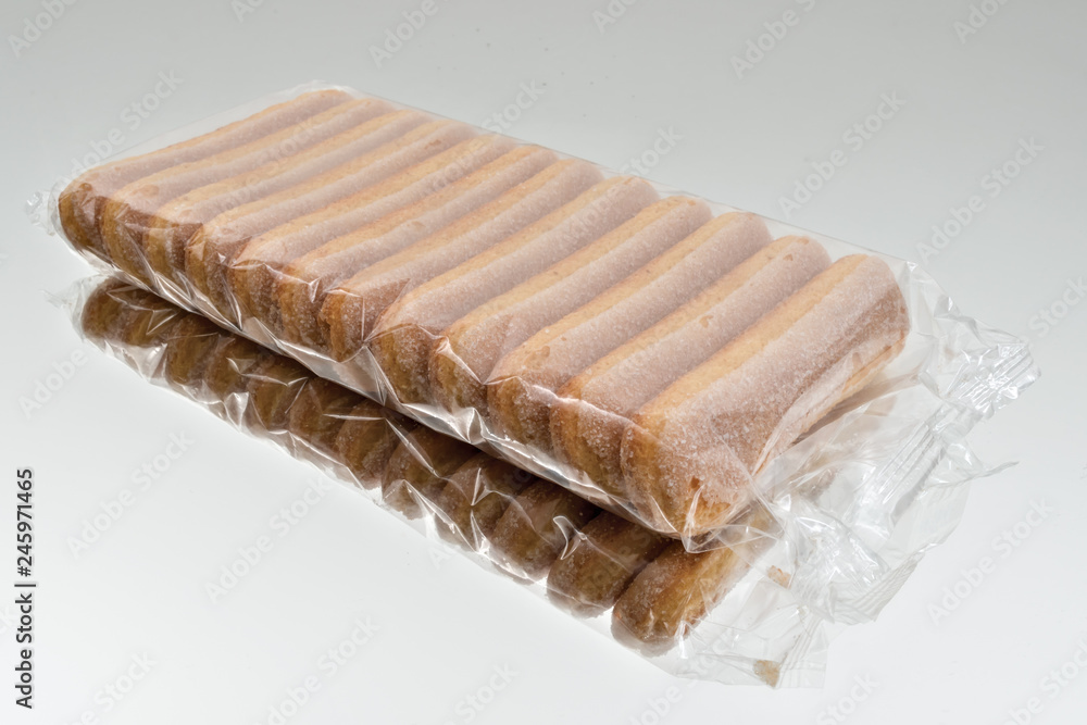 biscotti savoiardi per dessert tiramisù pacchetto chiuso Stock Photo |  Adobe Stock
