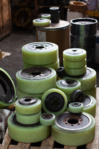 restored in the workshop of the polyurethane tires of the wheels of forklifts