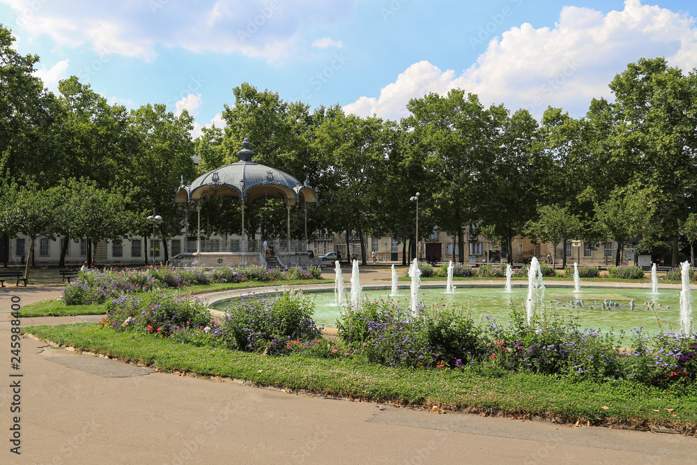Dijon: Place du Président Wilson - Ruheplatz im Zentrum der Stadt Dijon: Place du Président Wilson - Ruheplatz im Zentrum der Stadt