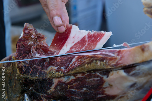 El arte de cortar jamón ibérico