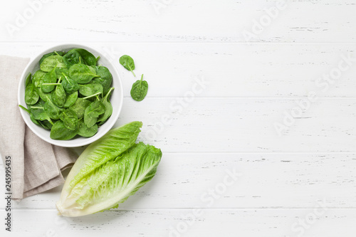 Romaine lettuce and spinach salad