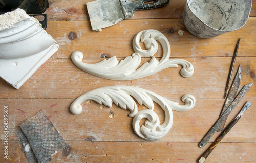 Work process and sculptor's tool
