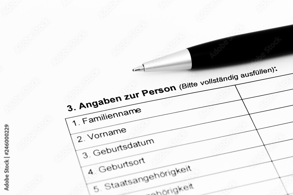 Fragebogen mit Kugelschreiber Fragebogen mit Kugelschreiber