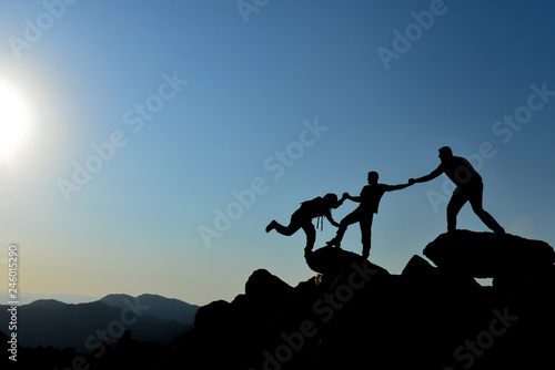help in mountaineering, support and accomplish together