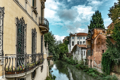 Obraz na płótnie Beautiful view of a canal in Padua city, Veneto, Italy w salonie