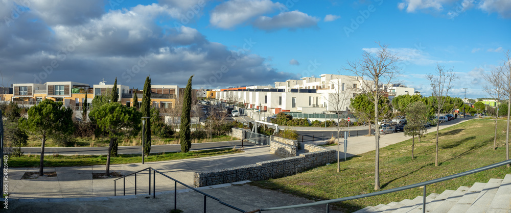panorama sur une banlieue et ses espaces verts panorama sur une banlieue et ses espaces verts
