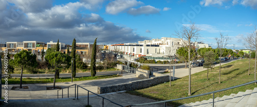 panorama sur une banlieue et ses espaces verts 