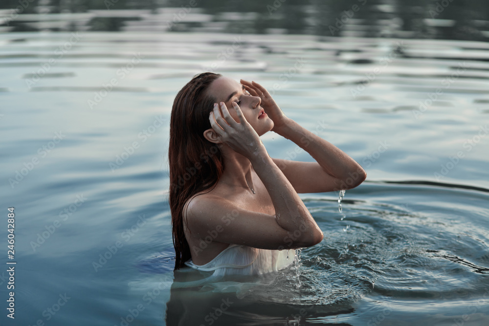 Fototapeta premium redhead girl in the lake