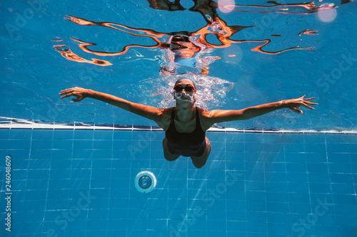 Wallpaper Mural Finding comfort at the bottom of the pool Torontodigital.ca