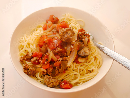Spaghetti with Tomatoes, Beef, Onions & Mushrooms