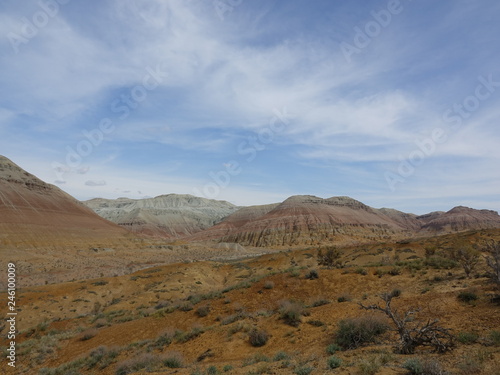 Цветные гора Актау в Казахстане.
