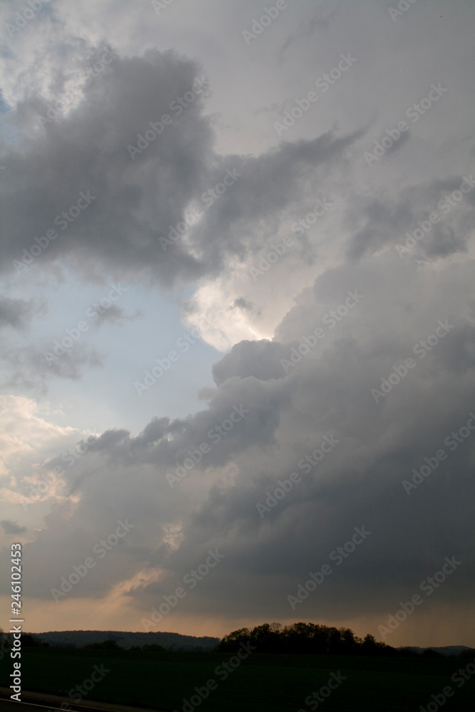 Sturmwolken über der Landschaft Sturmwolken über der Landschaft